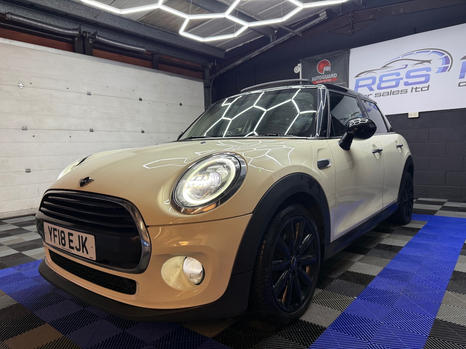 Used MINI Hatch 2018 for sale - 76545741: Photo 9