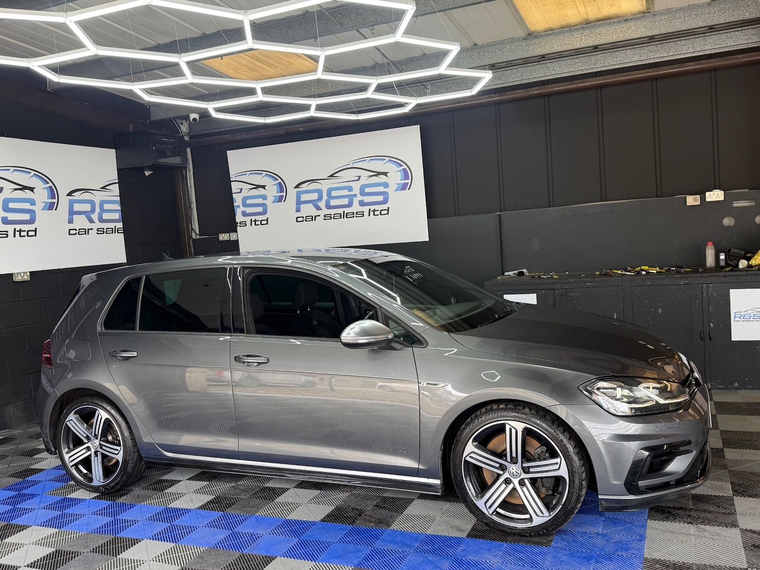 Used Volkswagen Golf 2017 for sale - 78145701: Photo 2