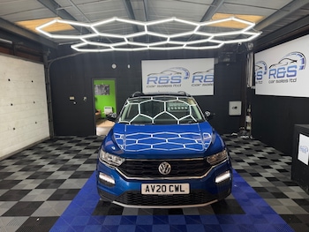 Used Volkswagen T-Roc 2020 for sale - 76102219: Photo