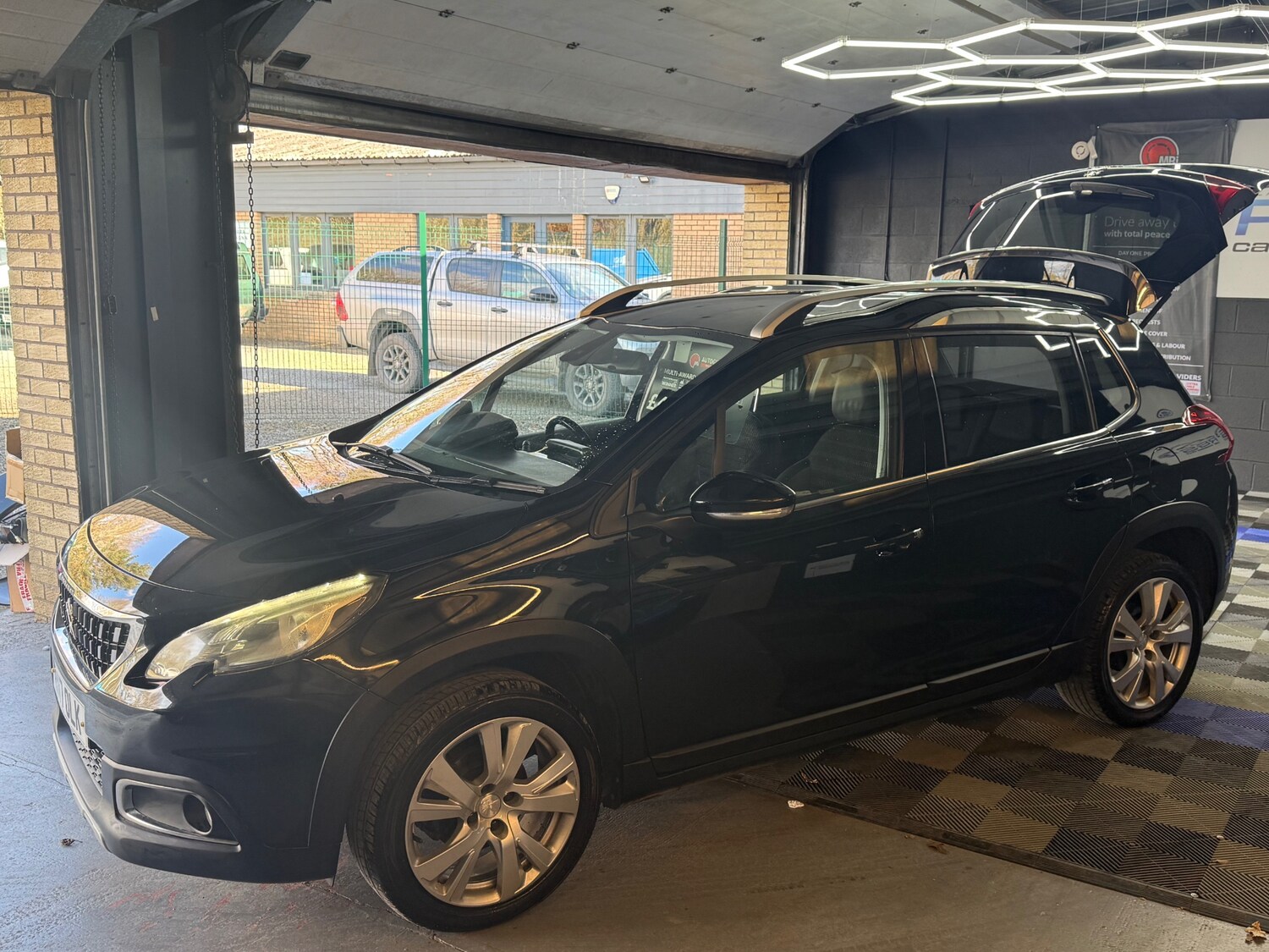 Used Peugeot 2008 2017 for sale - 78056849: Photo 8