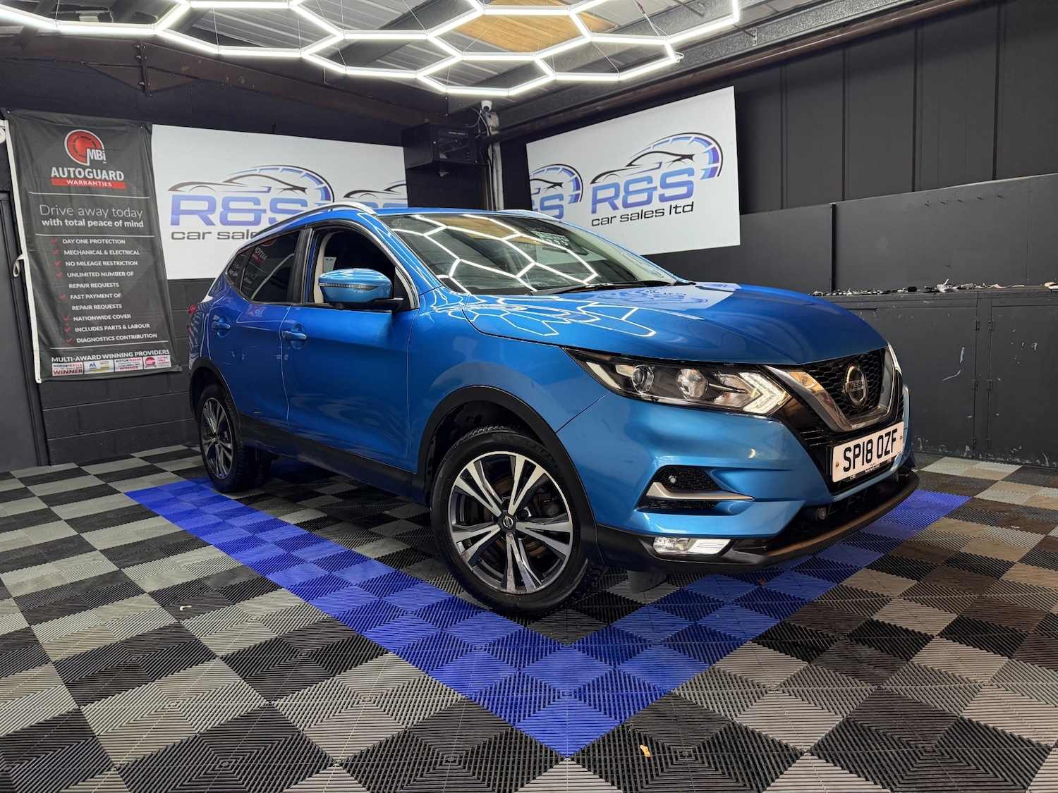 Used Nissan Qashqai 2018 for sale - 76687530: Photo 2