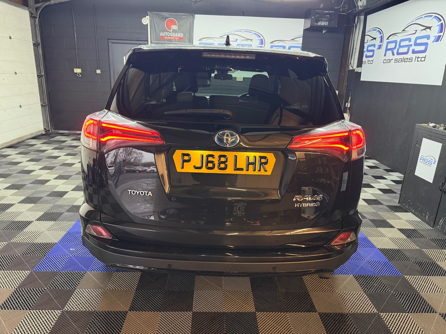 Used Toyota RAV4 2018 for sale - 77034523: Photo 10
