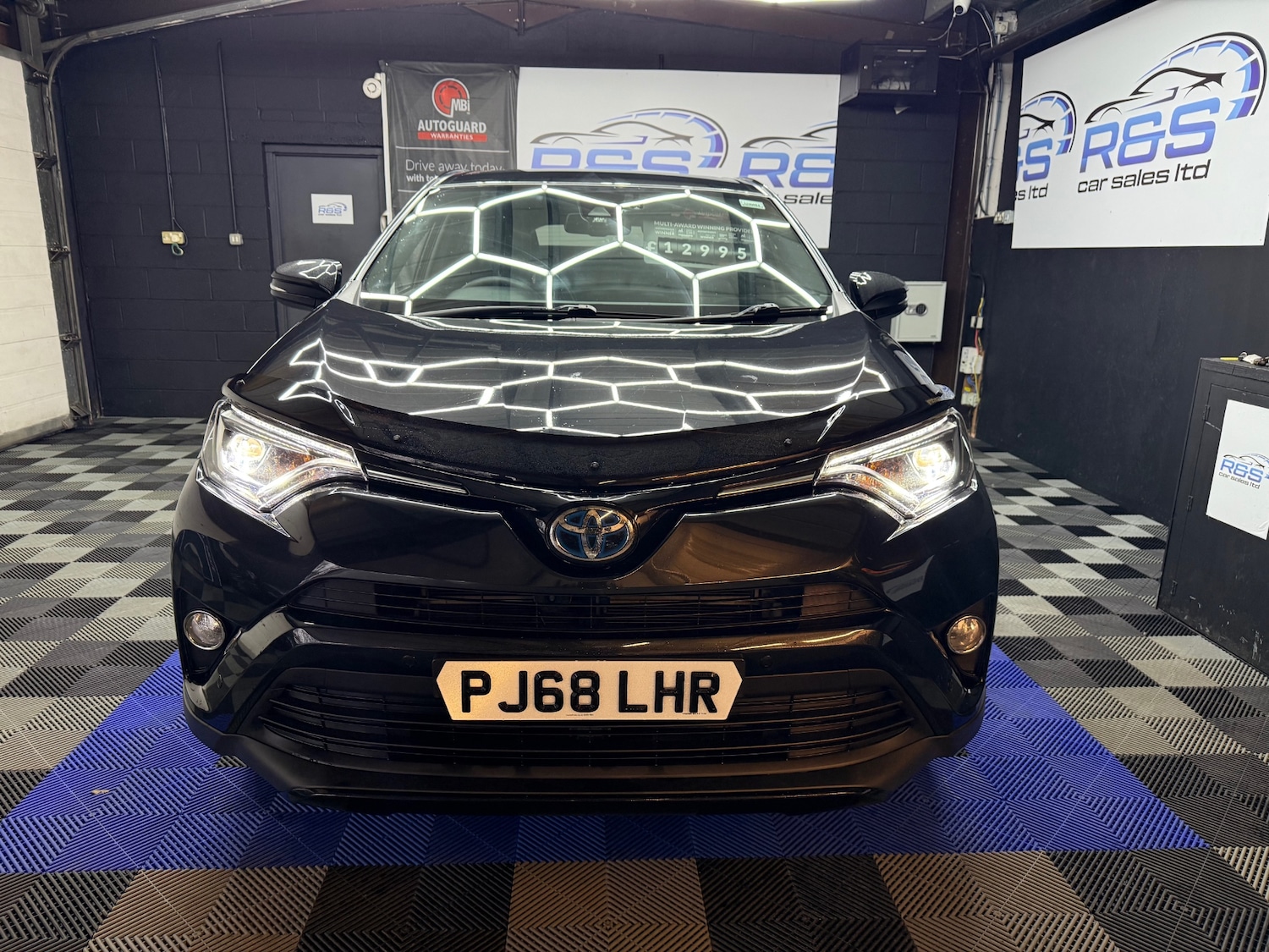 Used Toyota RAV4 2018 for sale - 77034523: Photo 4