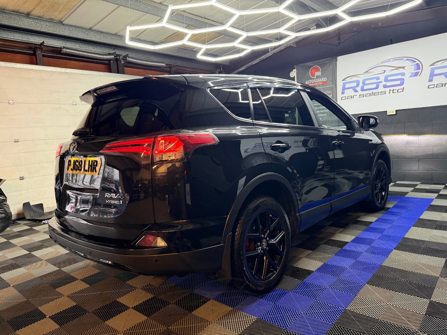 Used Toyota RAV4 2018 for sale - 77034523: Photo 7