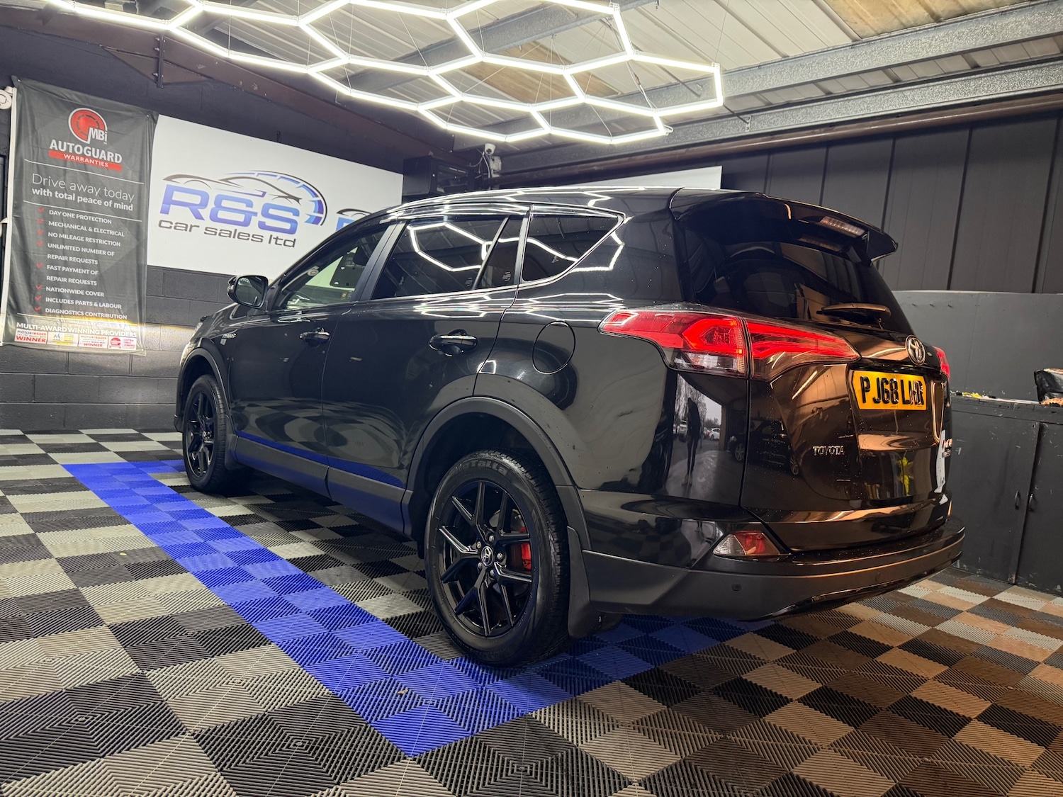 Used Toyota RAV4 2018 for sale - 77034523: Photo 9