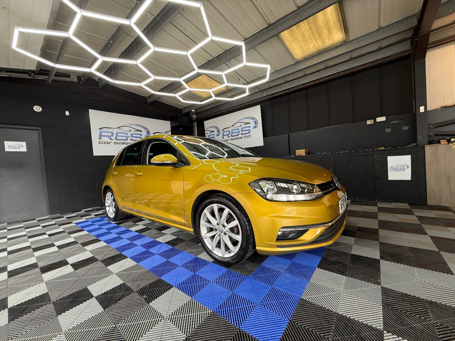 Used Volkswagen Golf 2018 for sale - 77101346: Photo 2