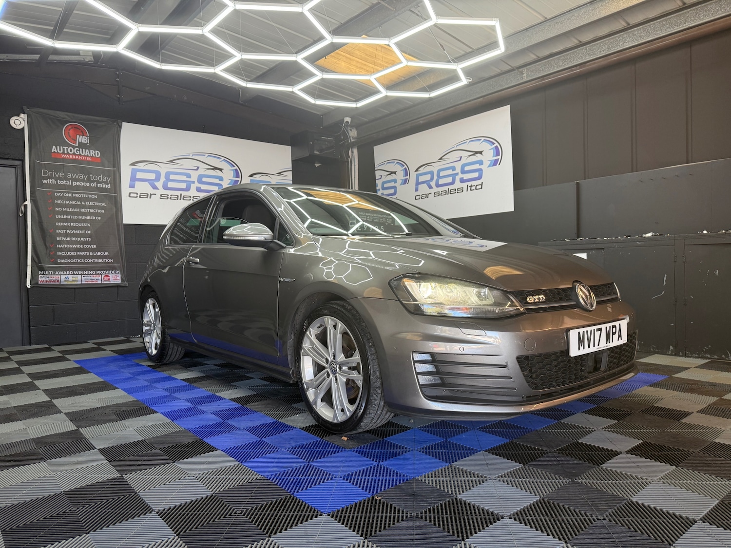 Used Volkswagen Golf 2017 for sale - 77101315: Photo 4