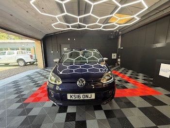 Used Volkswagen up! 2016 for sale - 76102389: Photo