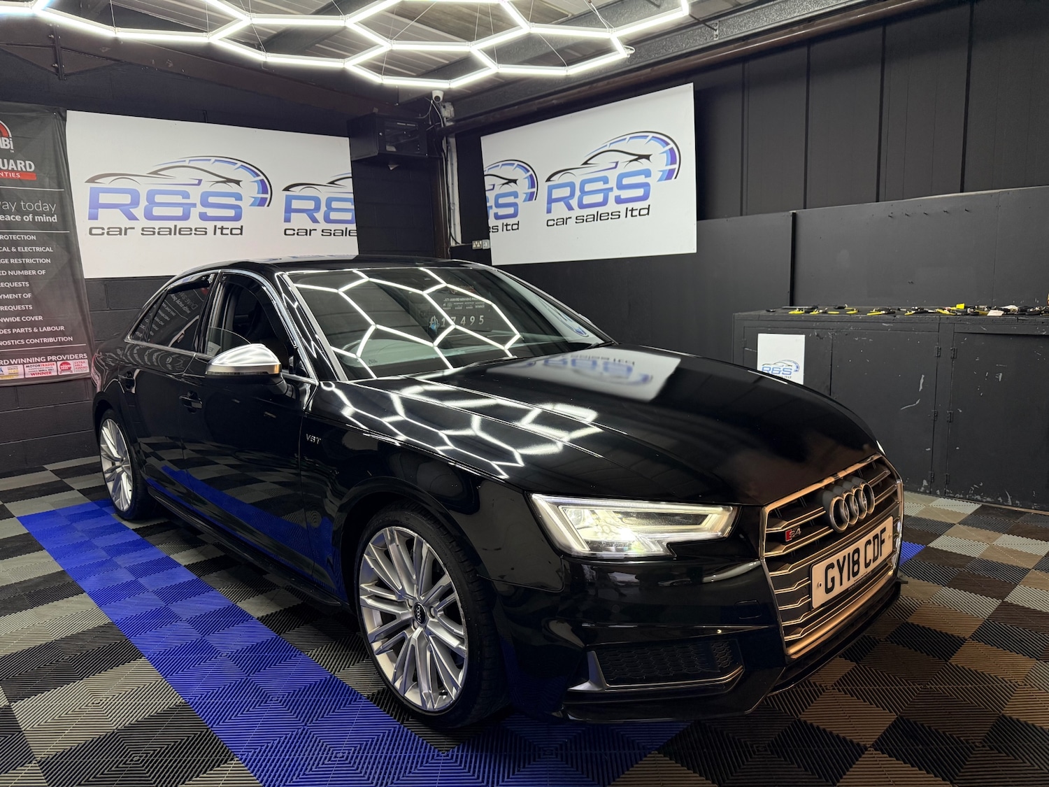 Used Audi A4 2018 for sale - 76948608: Photo 2