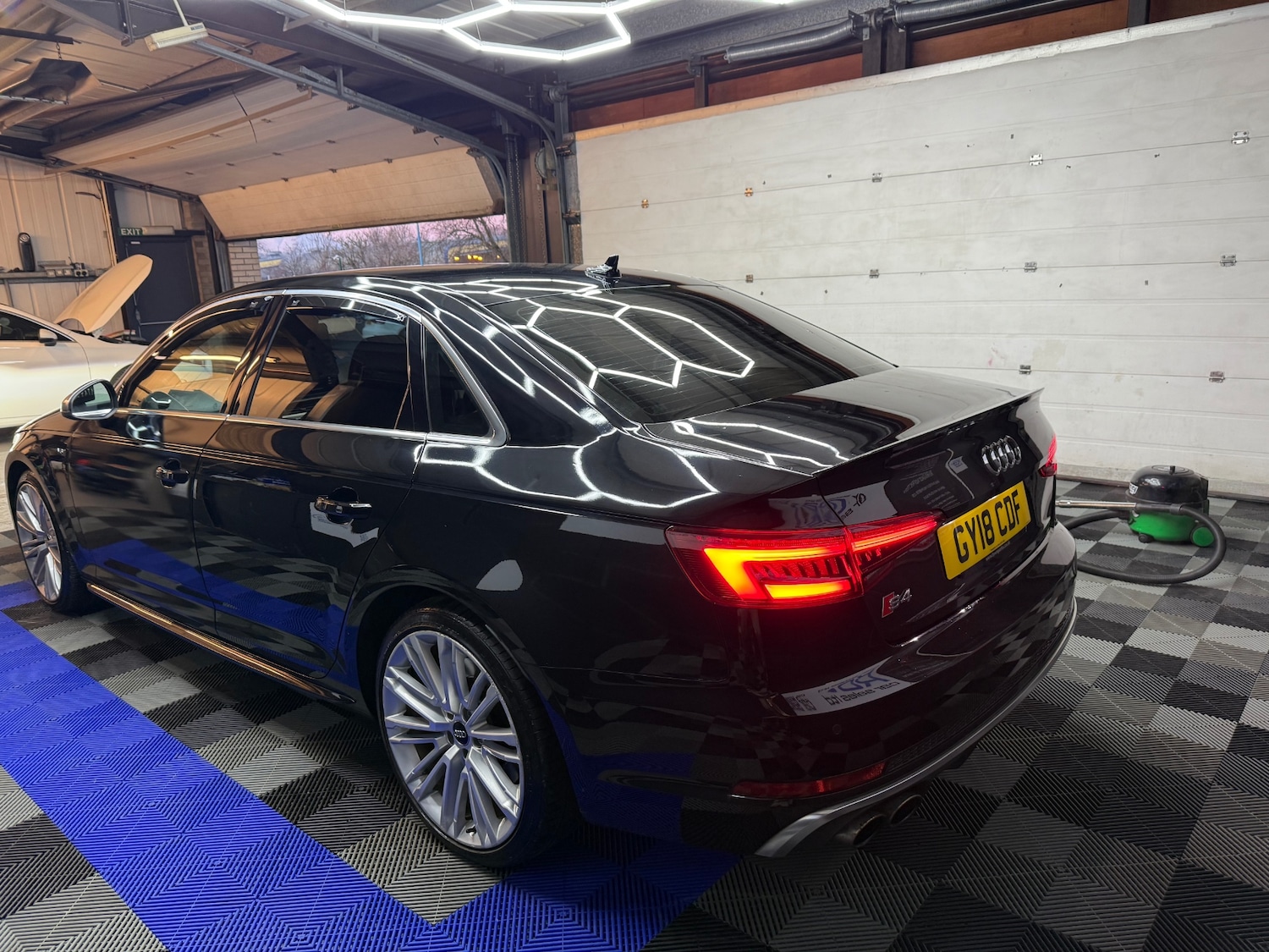 Used Audi A4 2018 for sale - 76948608: Photo 7