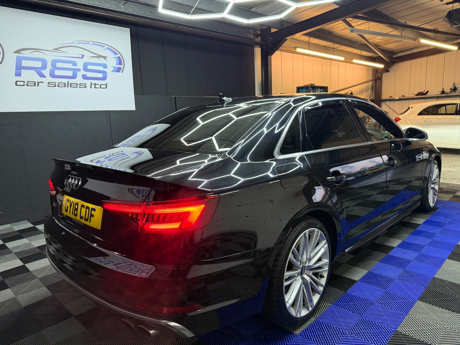 Used Audi A4 2018 for sale - 76948608: Photo 9