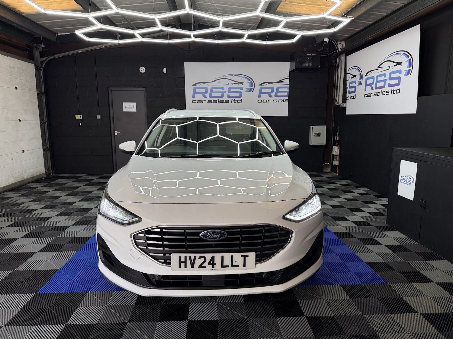 Used Ford Focus 2024 for sale - 76187351: Photo 2