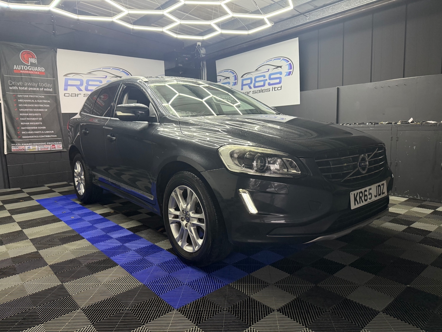 Used Volvo XC60 2015 for sale - 76427868: Photo 1