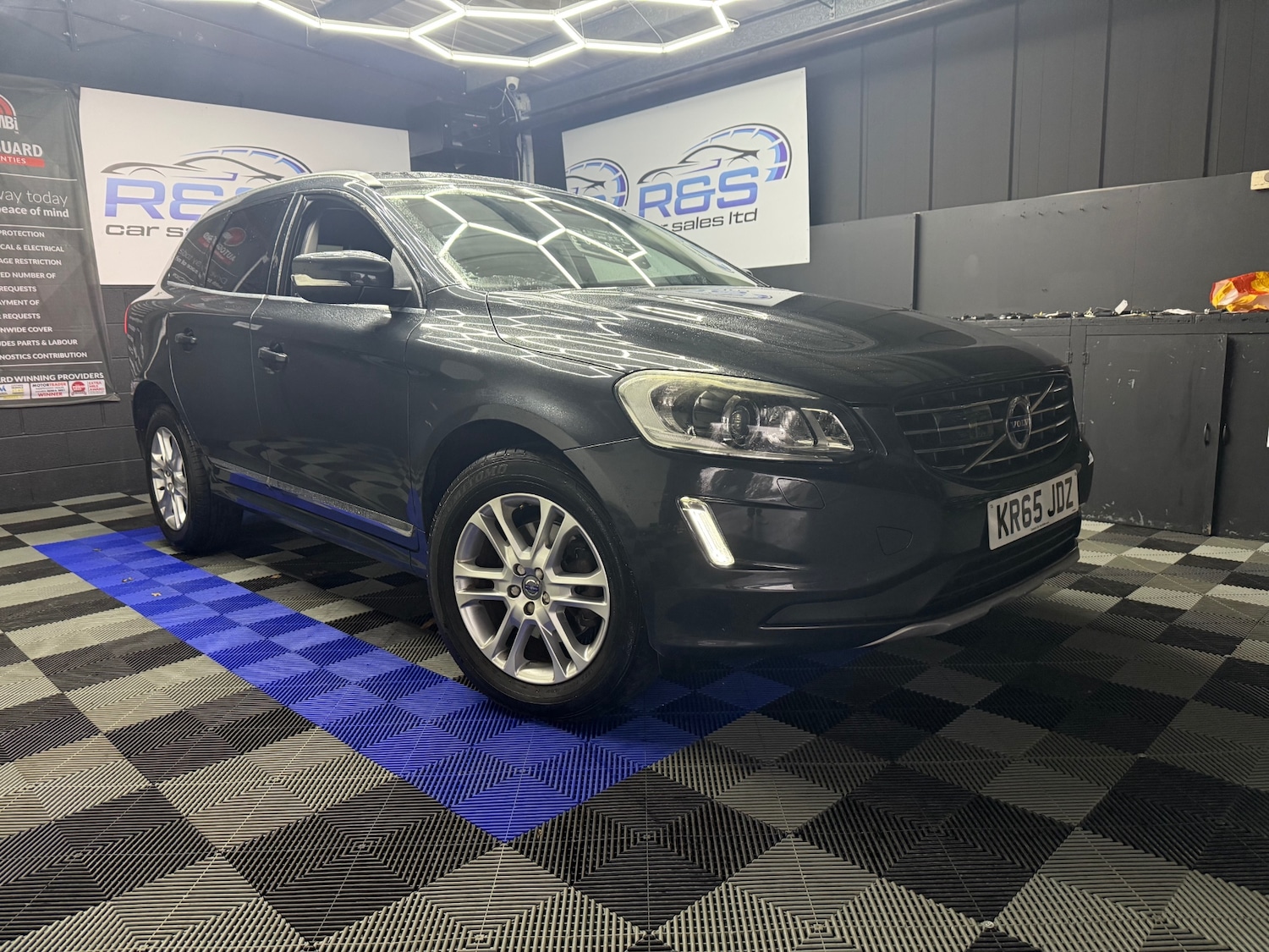 Used Volvo XC60 2015 for sale - 76427868: Photo 2