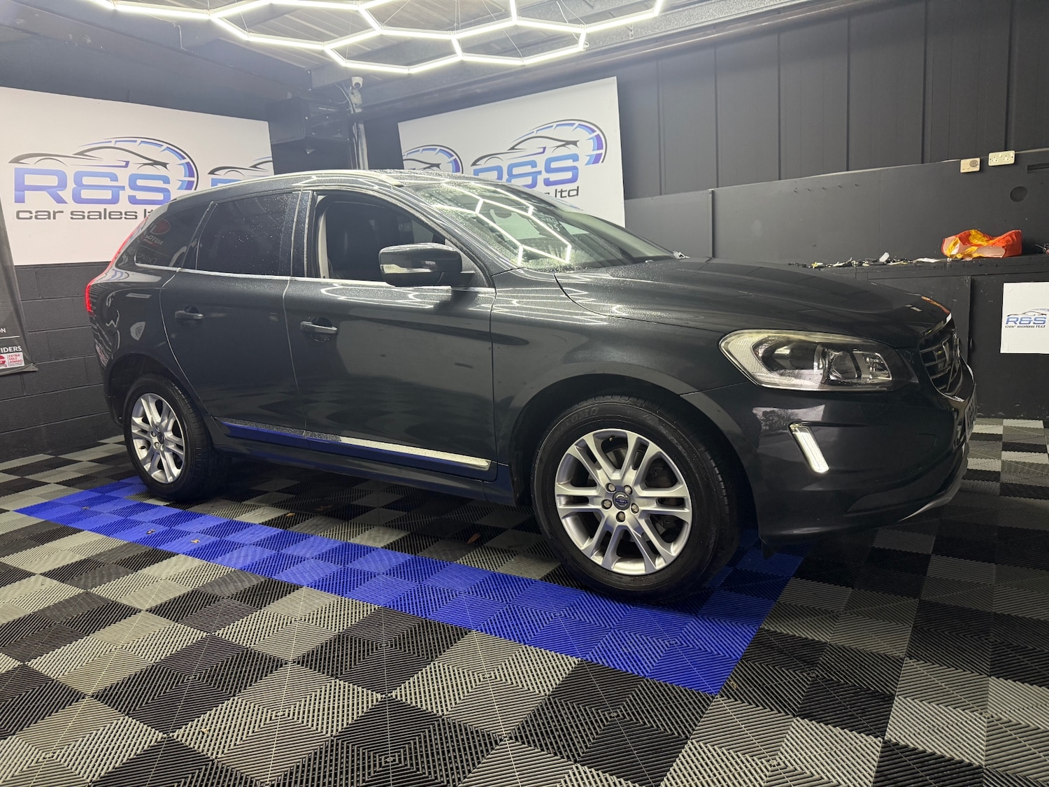 Used Volvo XC60 2015 for sale - 76427868: Photo 3