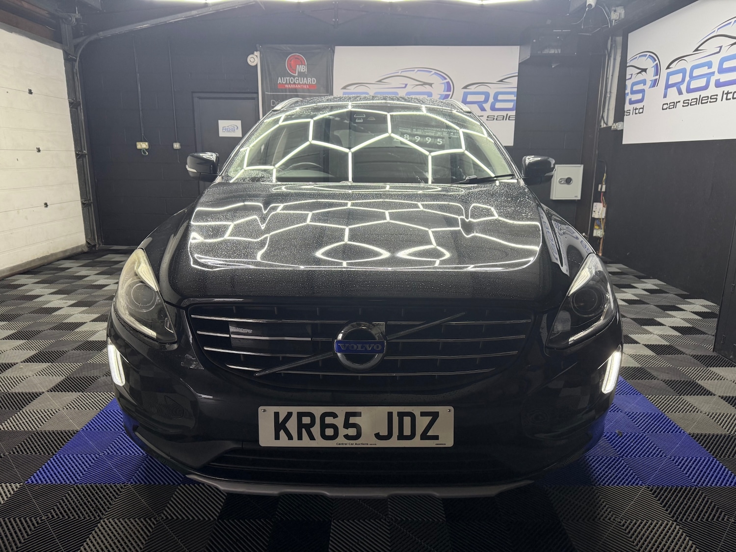 Used Volvo XC60 2015 for sale - 76427868: Photo 4