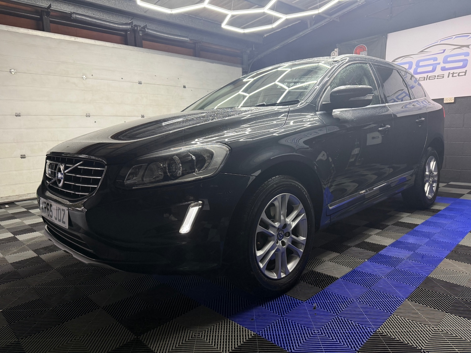 Used Volvo XC60 2015 for sale - 76427868: Photo 5