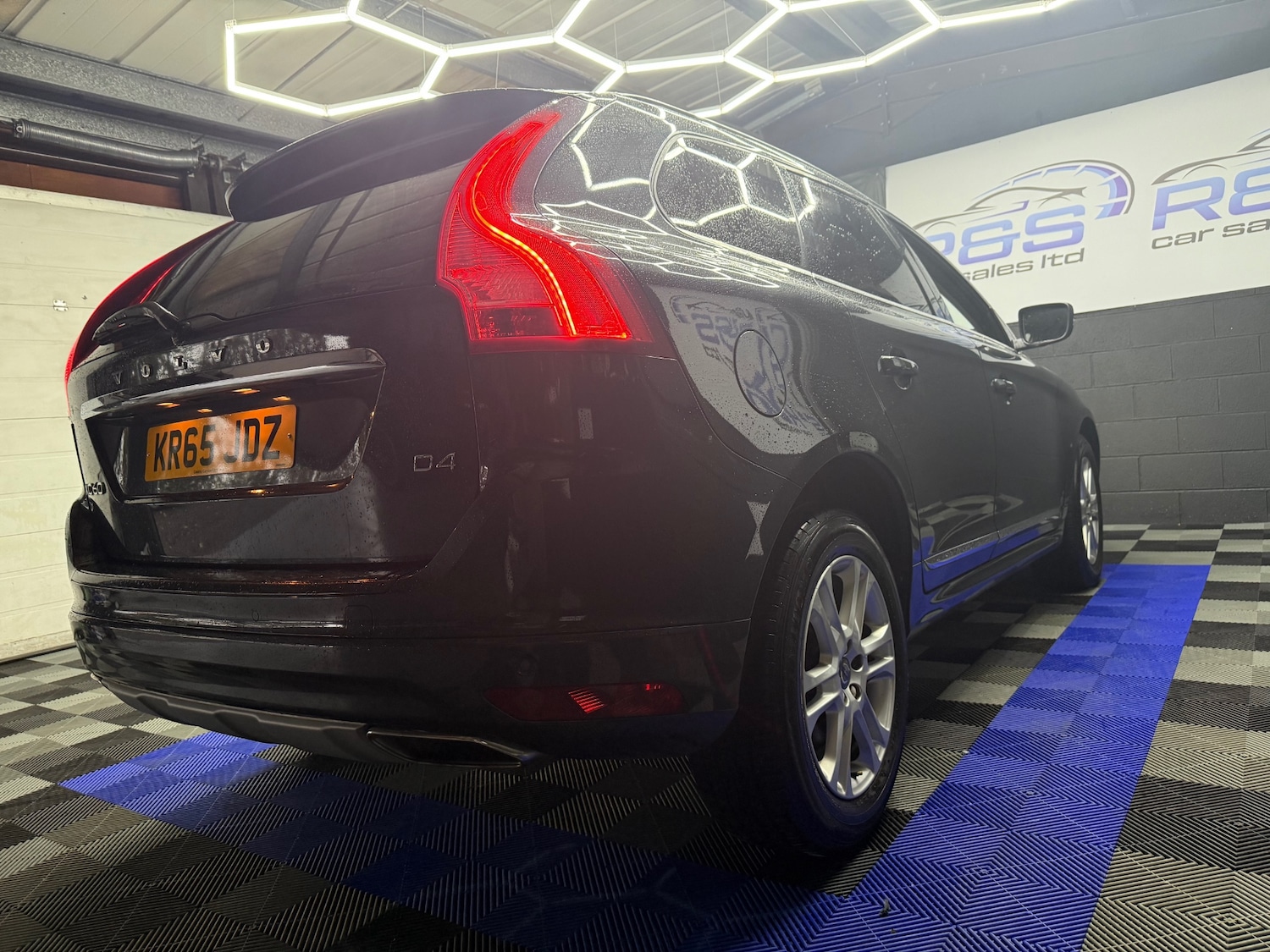 Used Volvo XC60 2015 for sale - 76427868: Photo 8