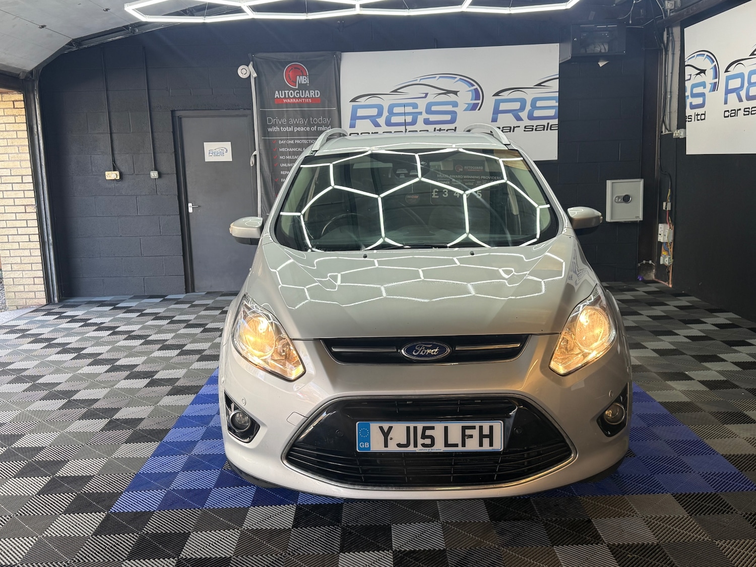 Used Ford Grand C-Max 2015 for sale - 78145602: Photo 3