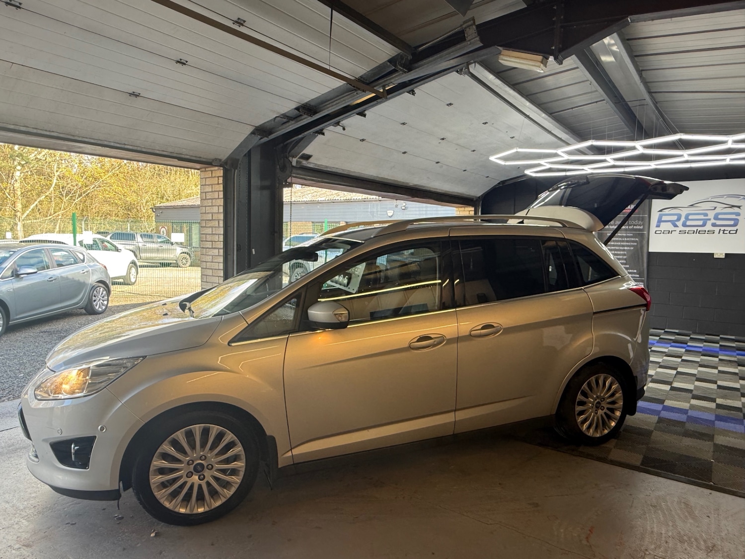 Used Ford Grand C-Max 2015 for sale - 78145602: Photo 5