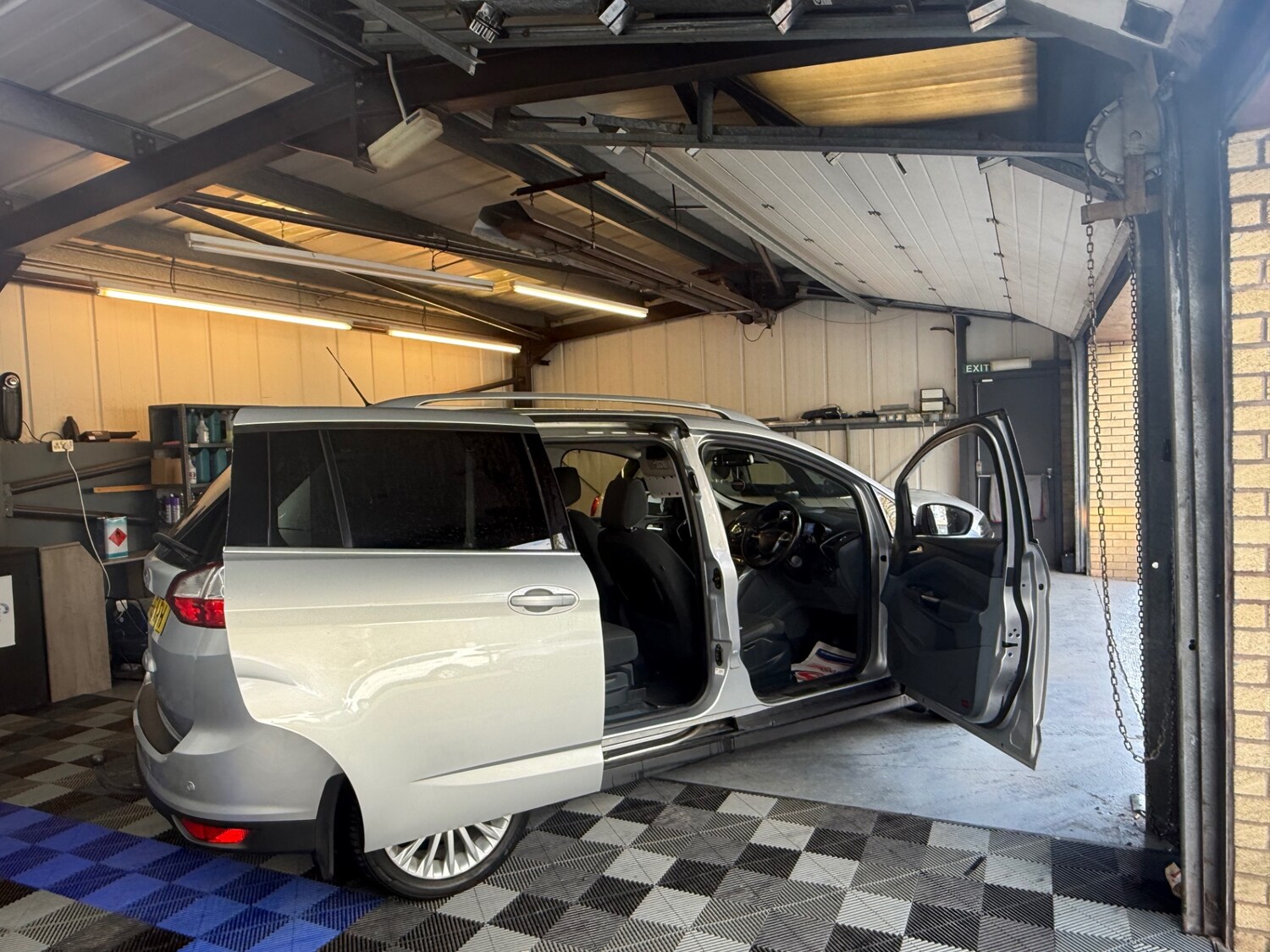 Used Ford Grand C-Max 2015 for sale - 78145602: Photo 6