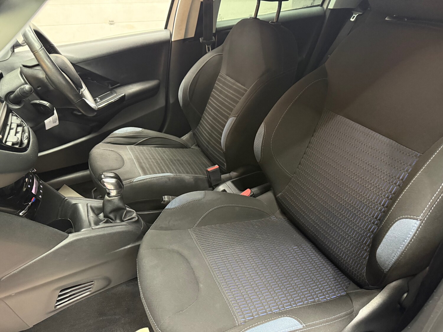 Used Peugeot 208 2015 for sale - 77668161: Photo 13