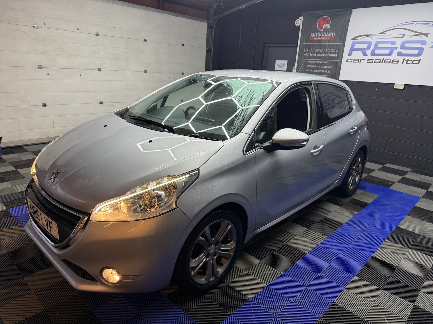 Used Peugeot 208 2015 for sale - 77668161: Photo 8