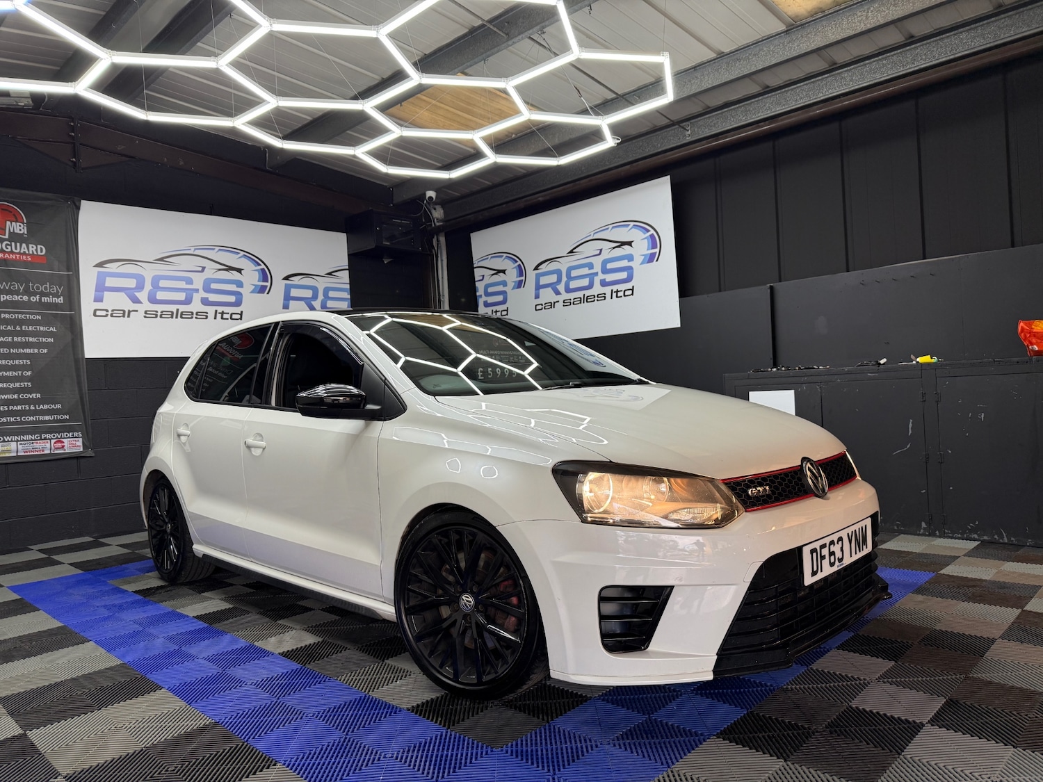 Used Volkswagen Polo 2014 for sale - 76374495: Photo 1