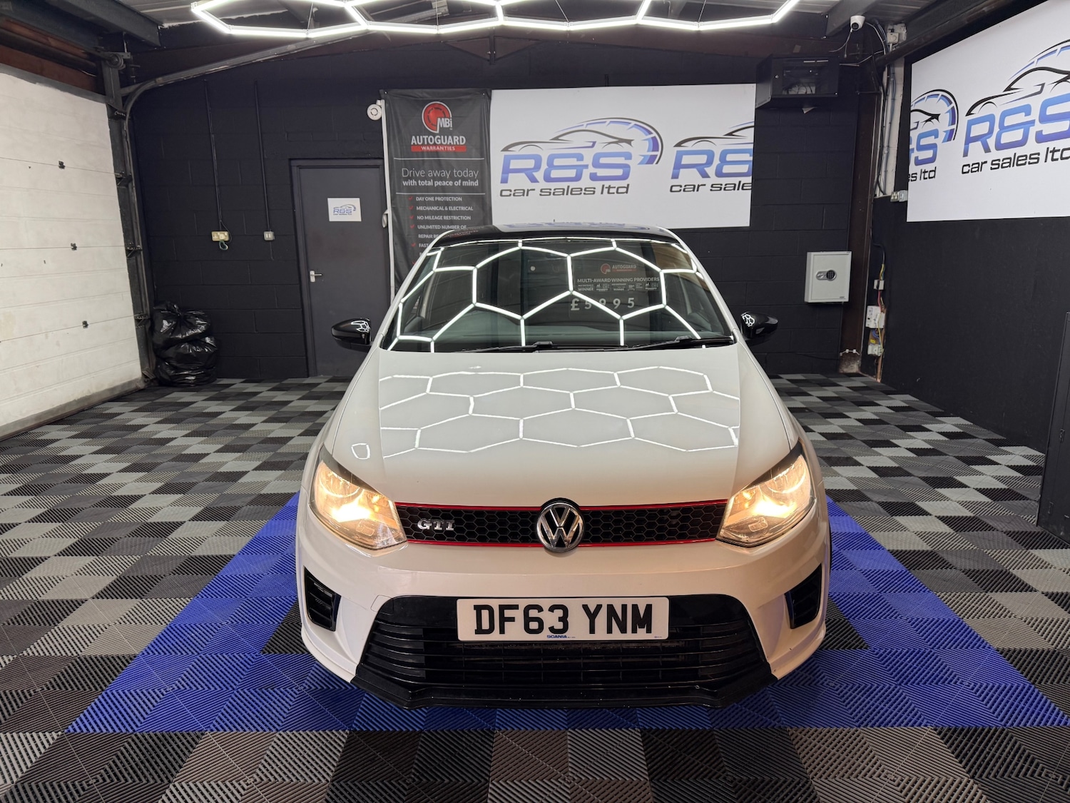 Used Volkswagen Polo 2014 for sale - 76374495: Photo 2
