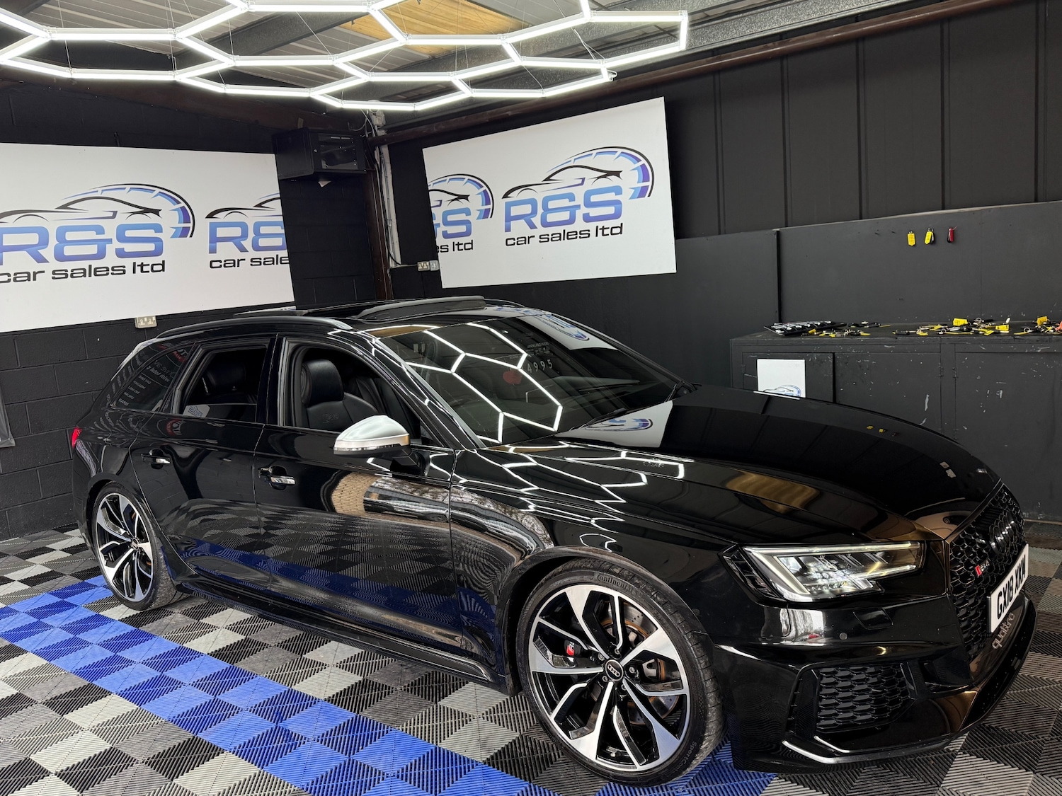 Used Audi RS4 2018 for sale - 77998450: Photo 2