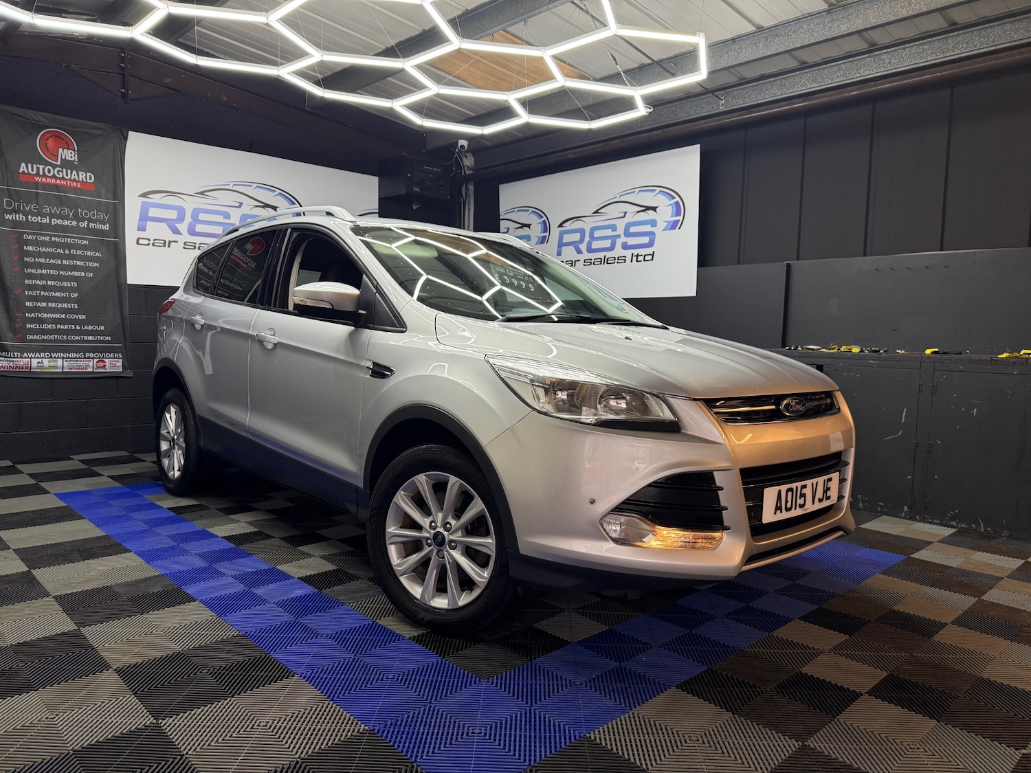 Used Ford Kuga 2015 for sale - 76970077: Photo 1