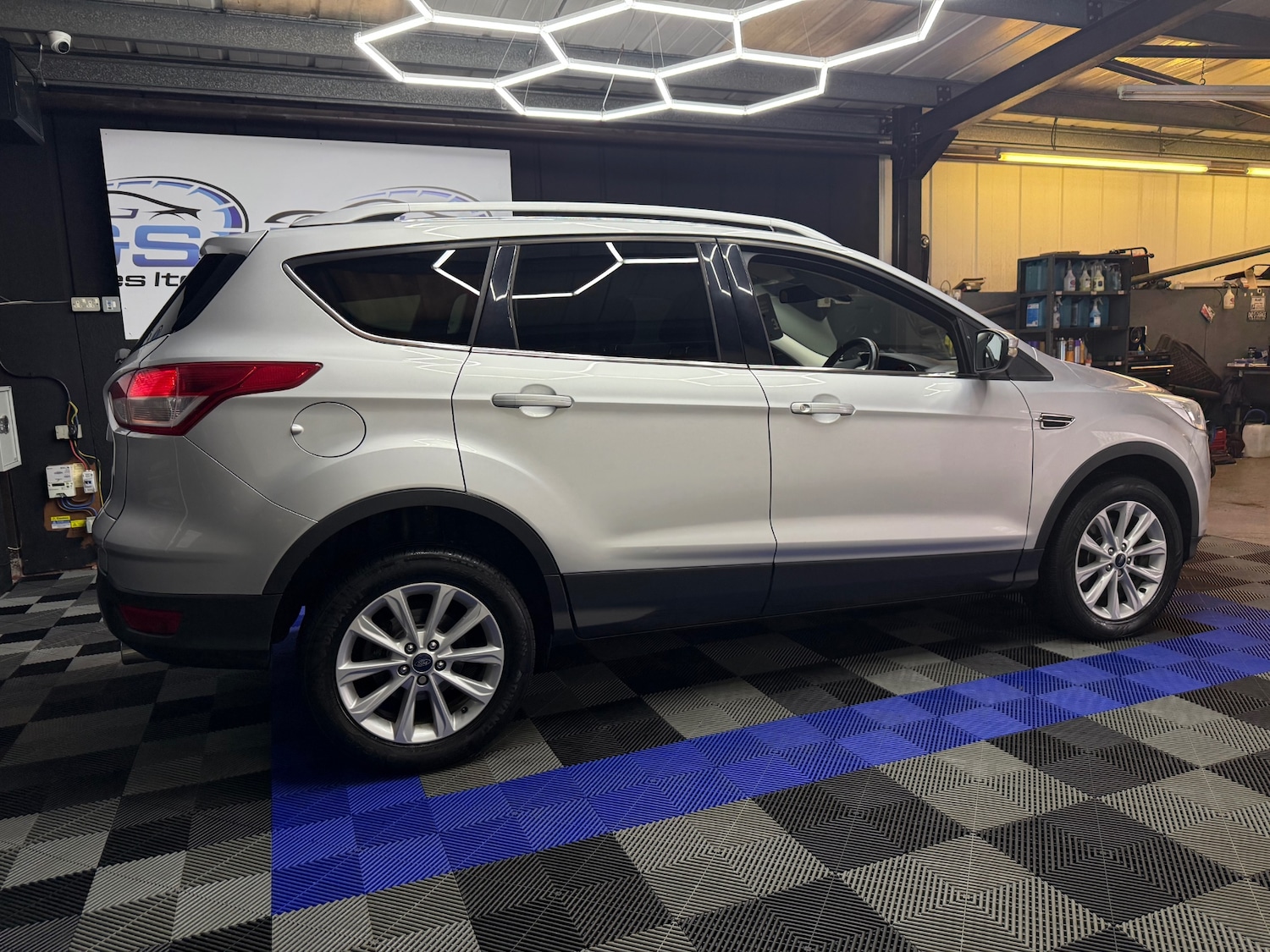 Used Ford Kuga 2015 for sale - 76970077: Photo 10
