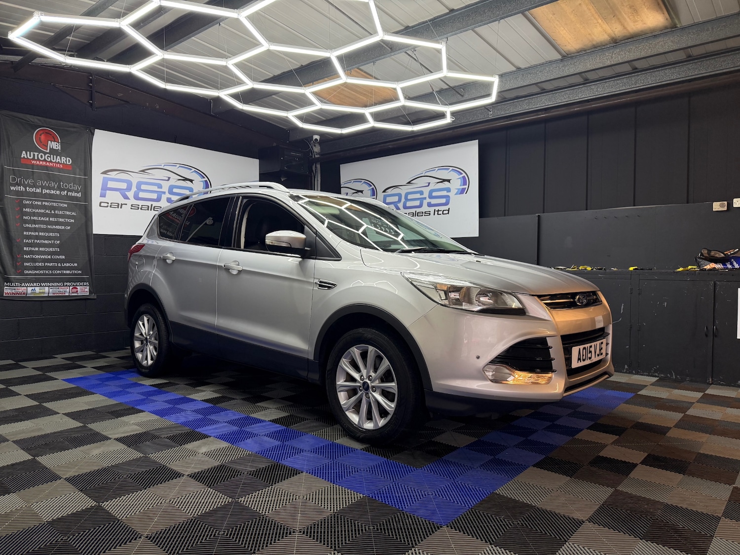 Used Ford Kuga 2015 for sale - 76970077: Photo 2