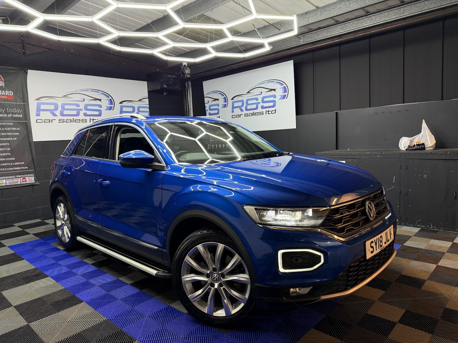 Used Volkswagen T-Roc 2018 for sale - 76511182: Photo 1