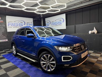 Used Volkswagen T-Roc 2018 for sale - 76511182: Photo