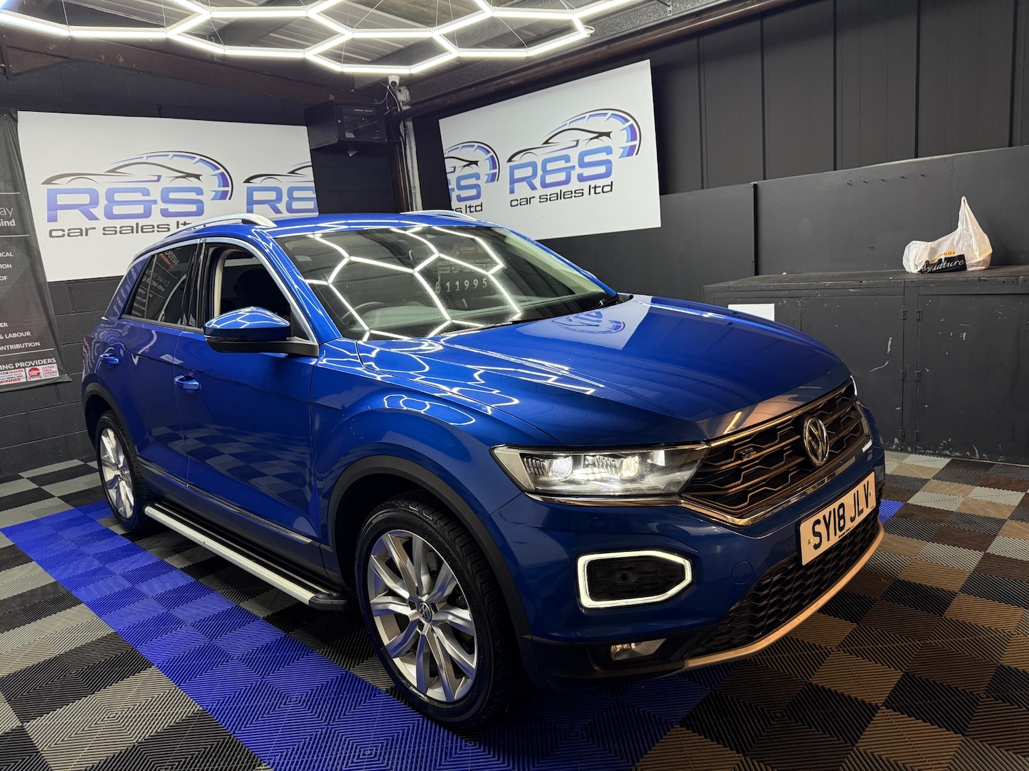 Used Volkswagen T-Roc 2018 for sale - 76511182: Photo 2