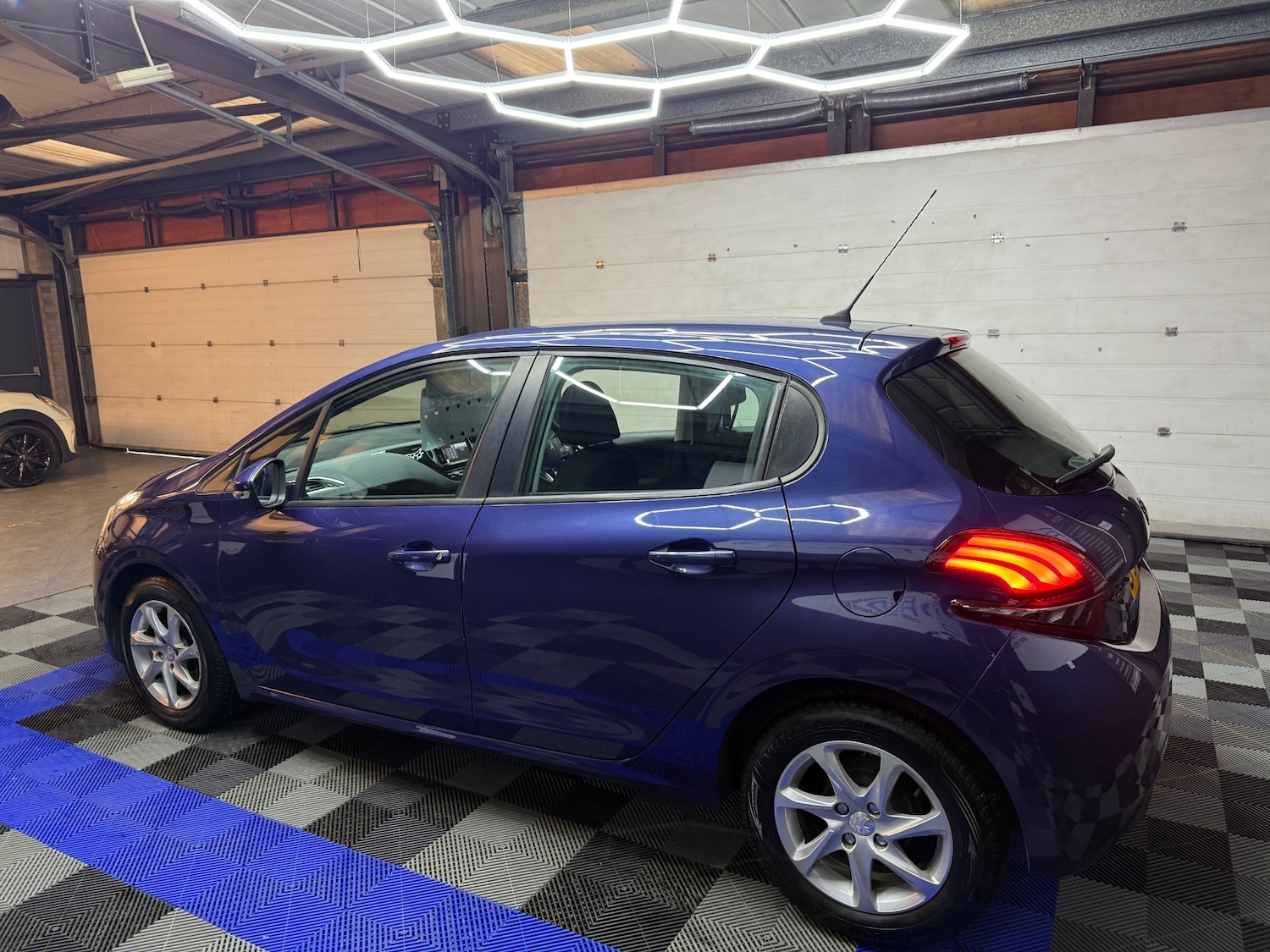 Used Peugeot 208 2016 for sale - 76656466: Photo 8