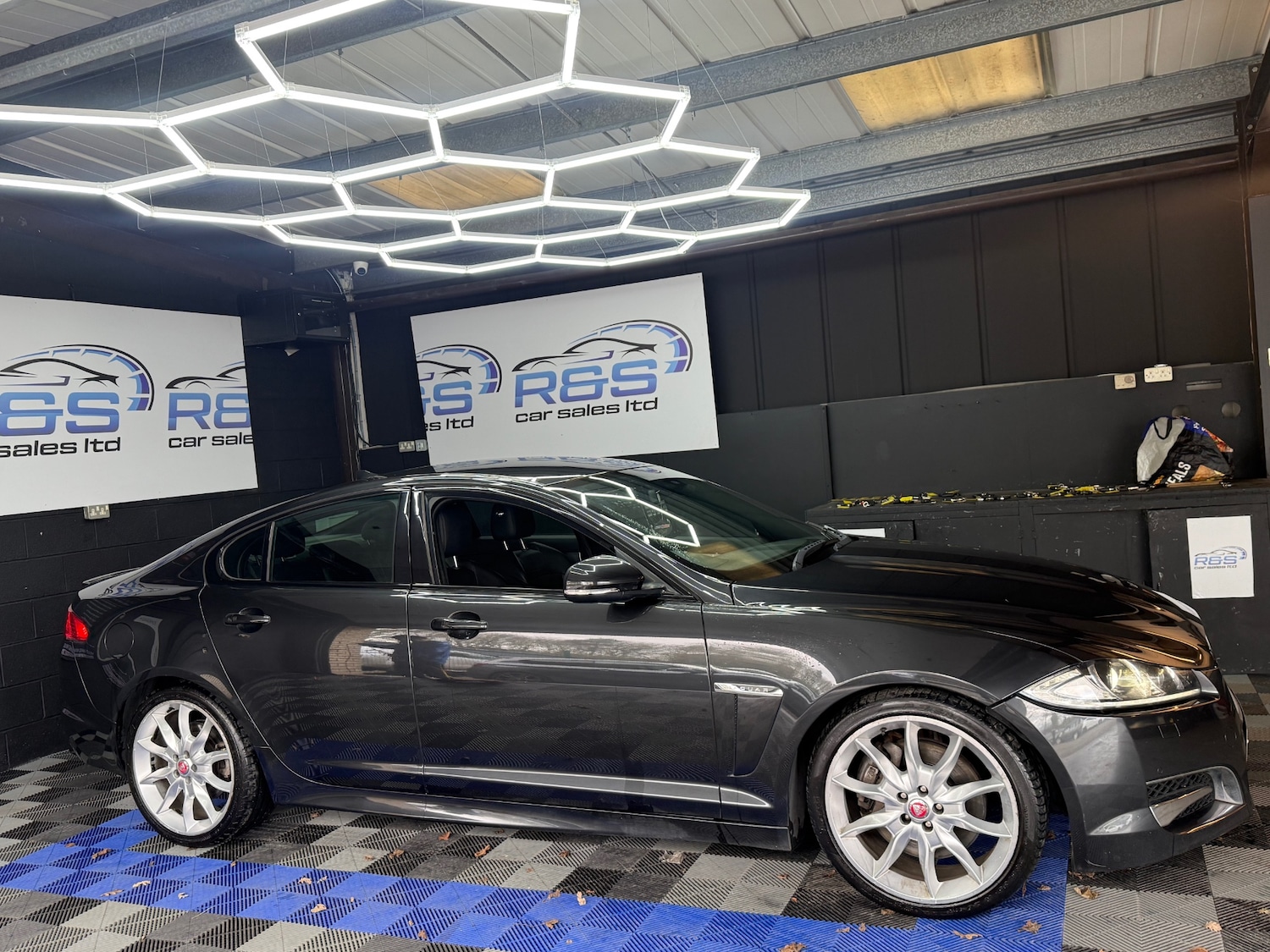 Used Jaguar XF 2014 for sale - 78070747: Photo 2