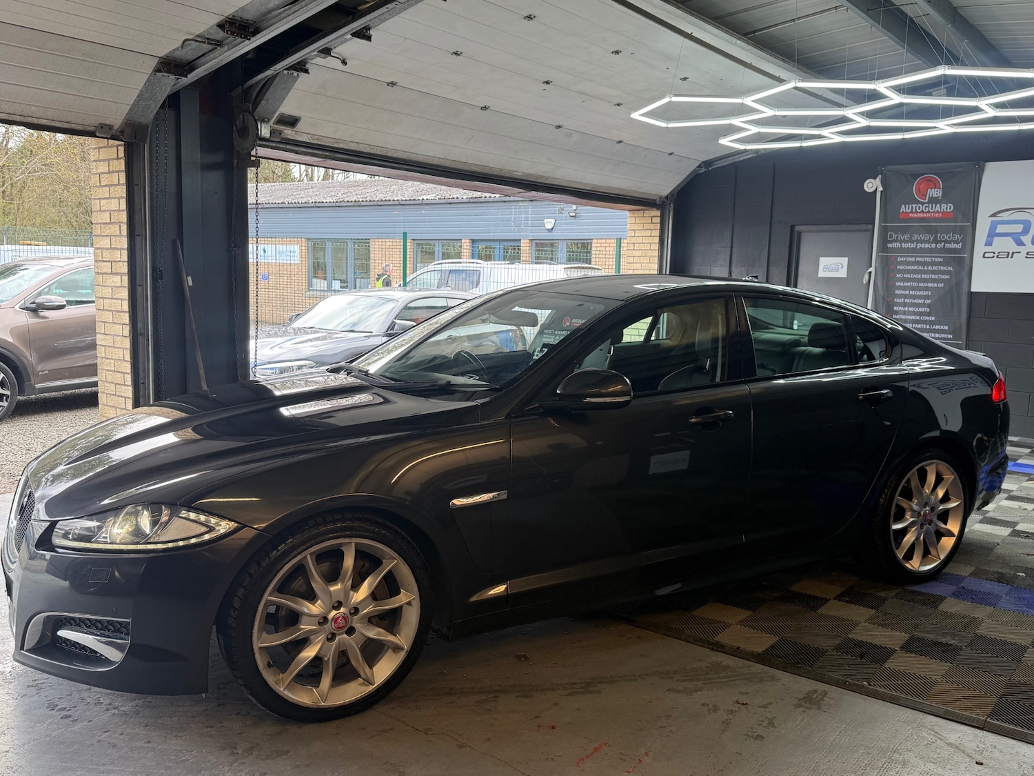 Used Jaguar XF 2014 for sale - 78070747: Photo 9