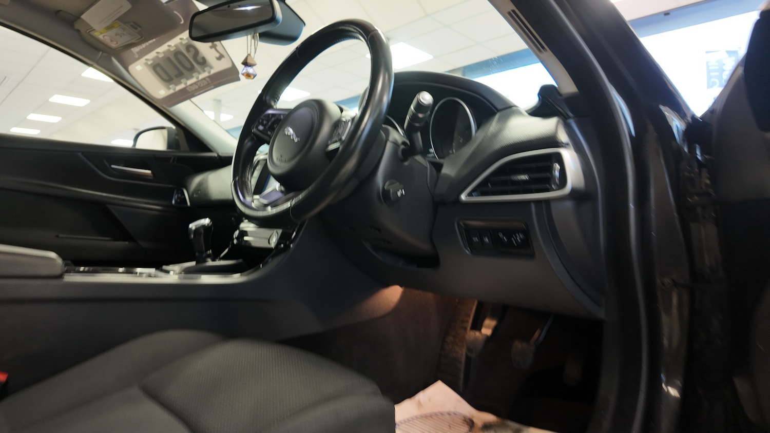 Used Jaguar XE 2017 for sale - 77352191: Photo 13