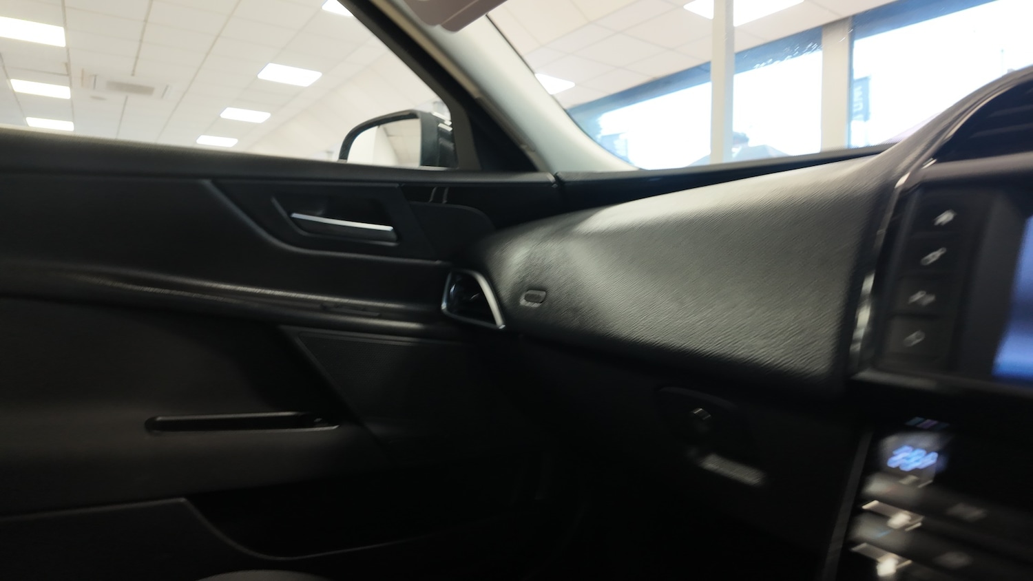 Used Jaguar XE 2017 for sale - 77352191: Photo 19