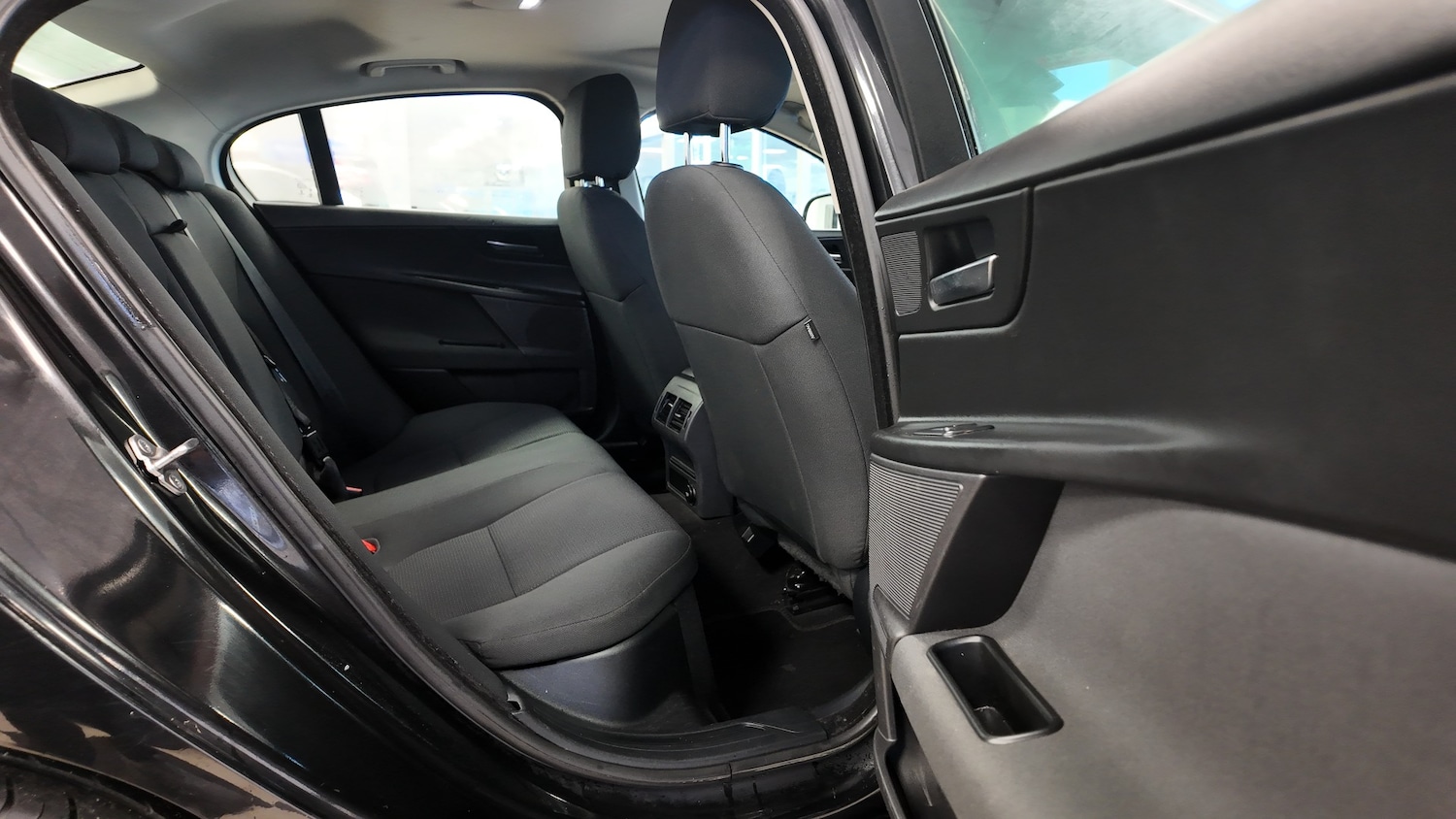 Used Jaguar XE 2017 for sale - 77352191: Photo 25