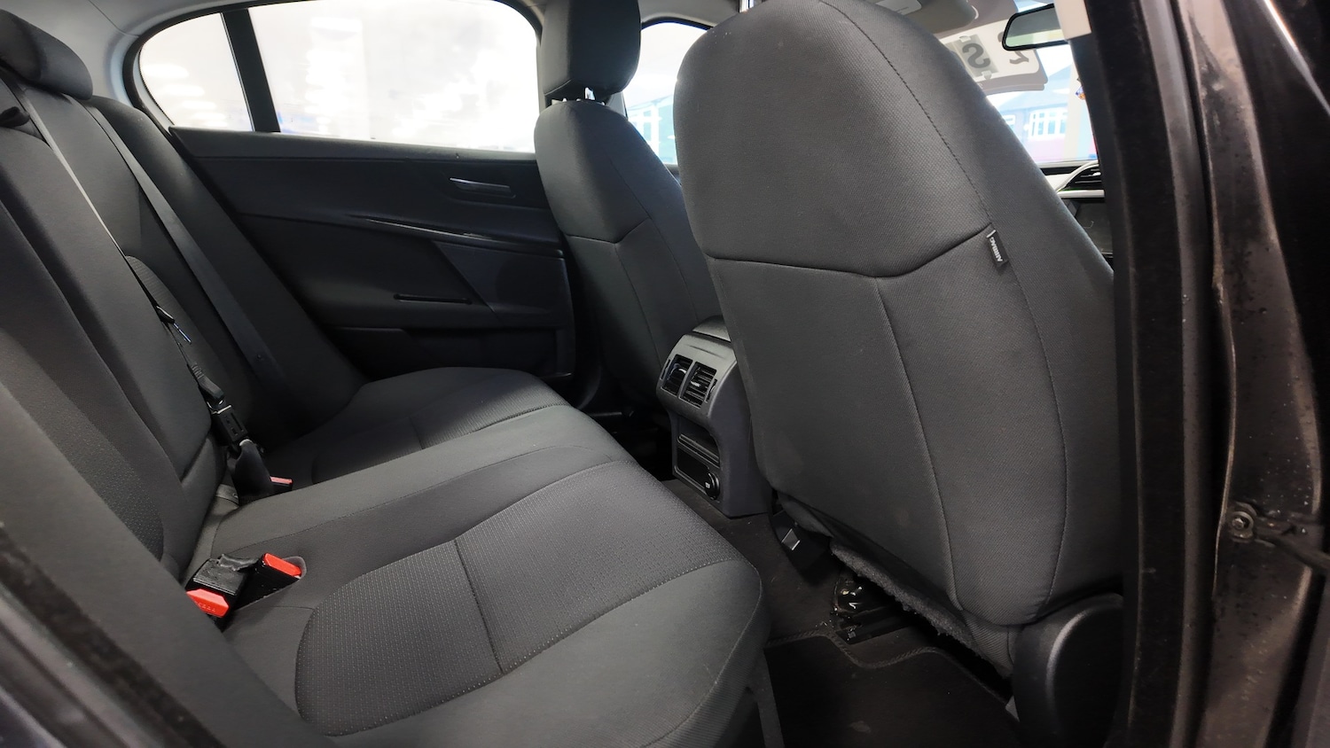 Used Jaguar XE 2017 for sale - 77352191: Photo 27