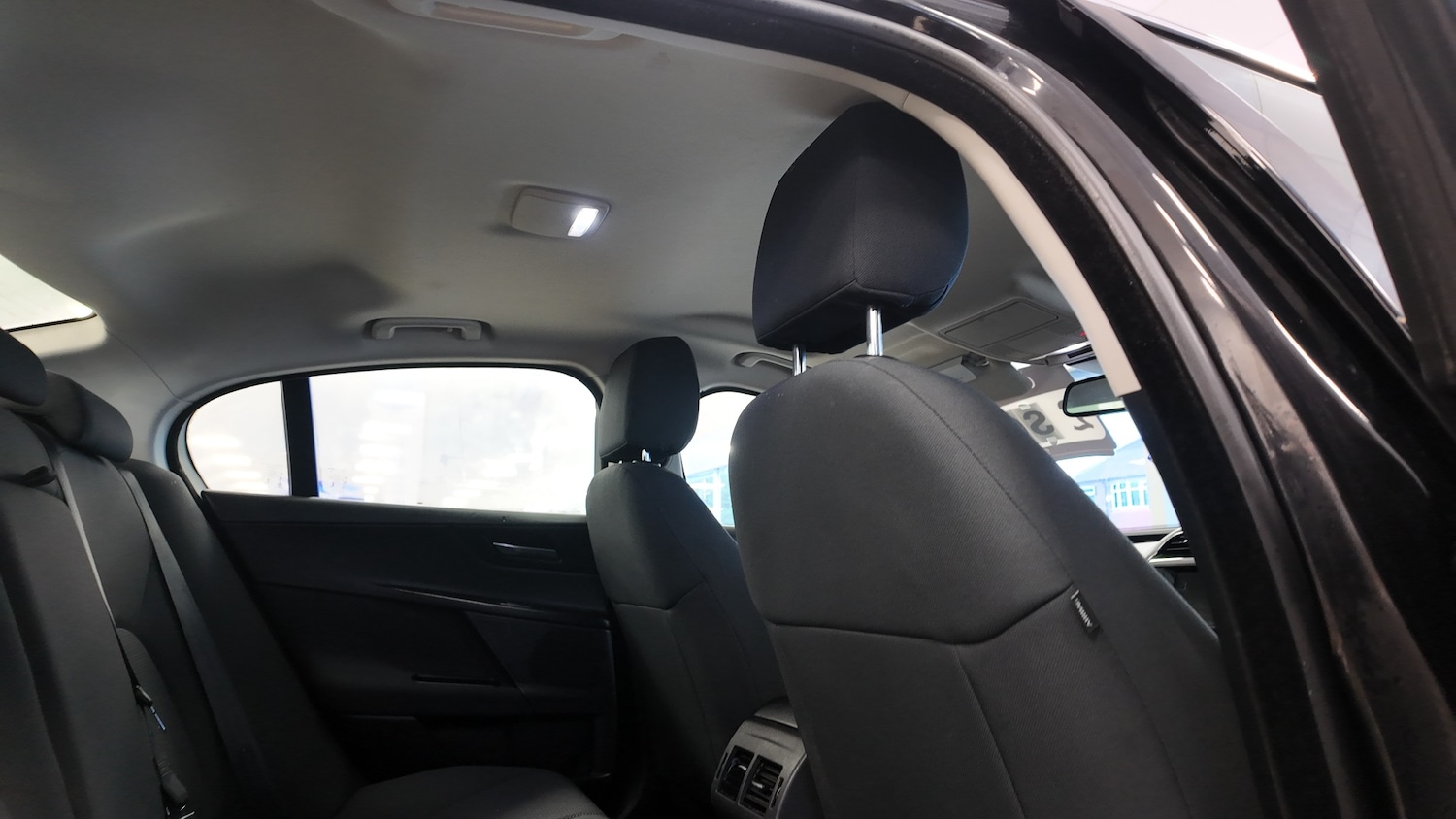 Used Jaguar XE 2017 for sale - 77352191: Photo 28