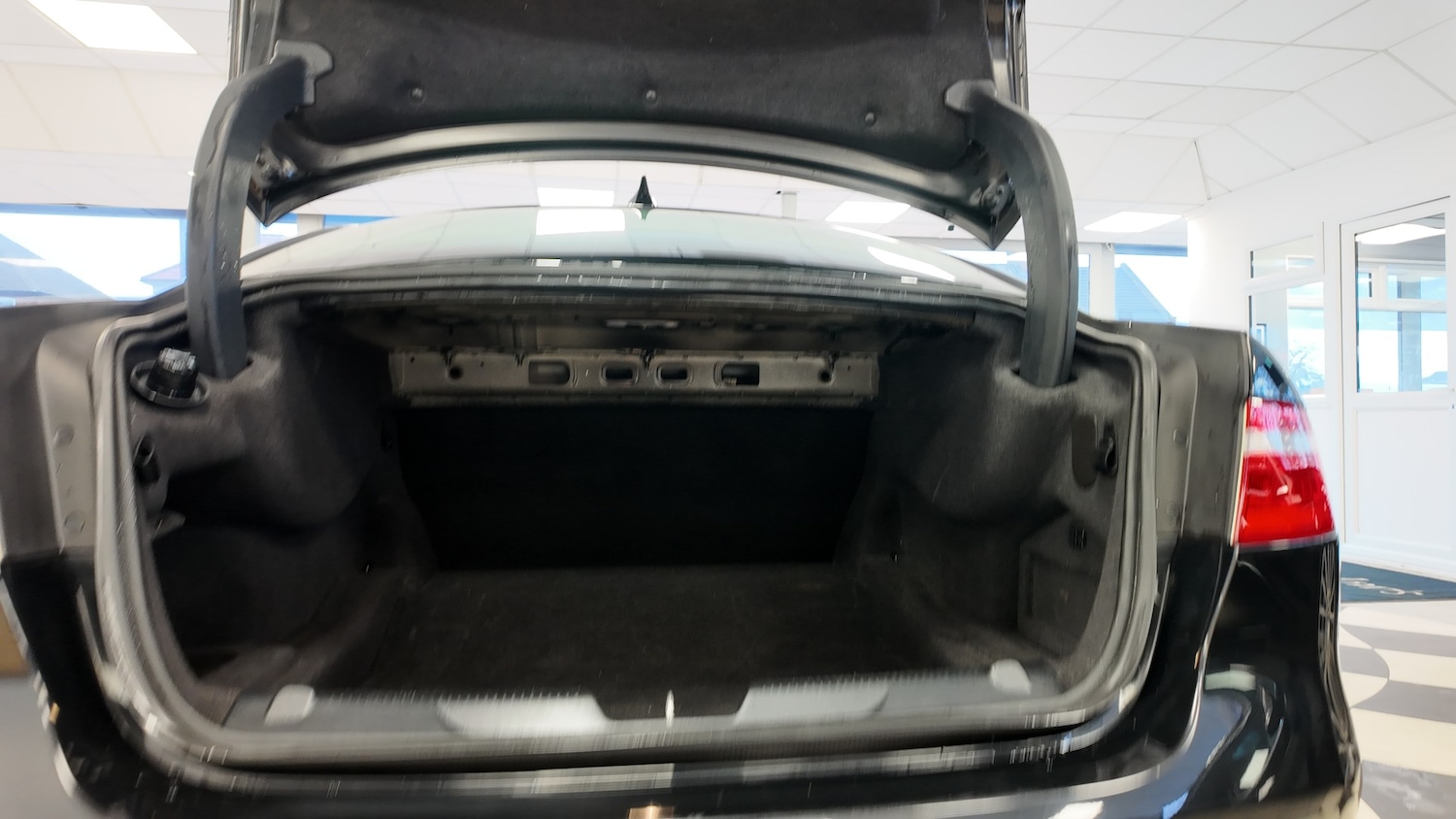 Used Jaguar XE 2017 for sale - 77352191: Photo 35