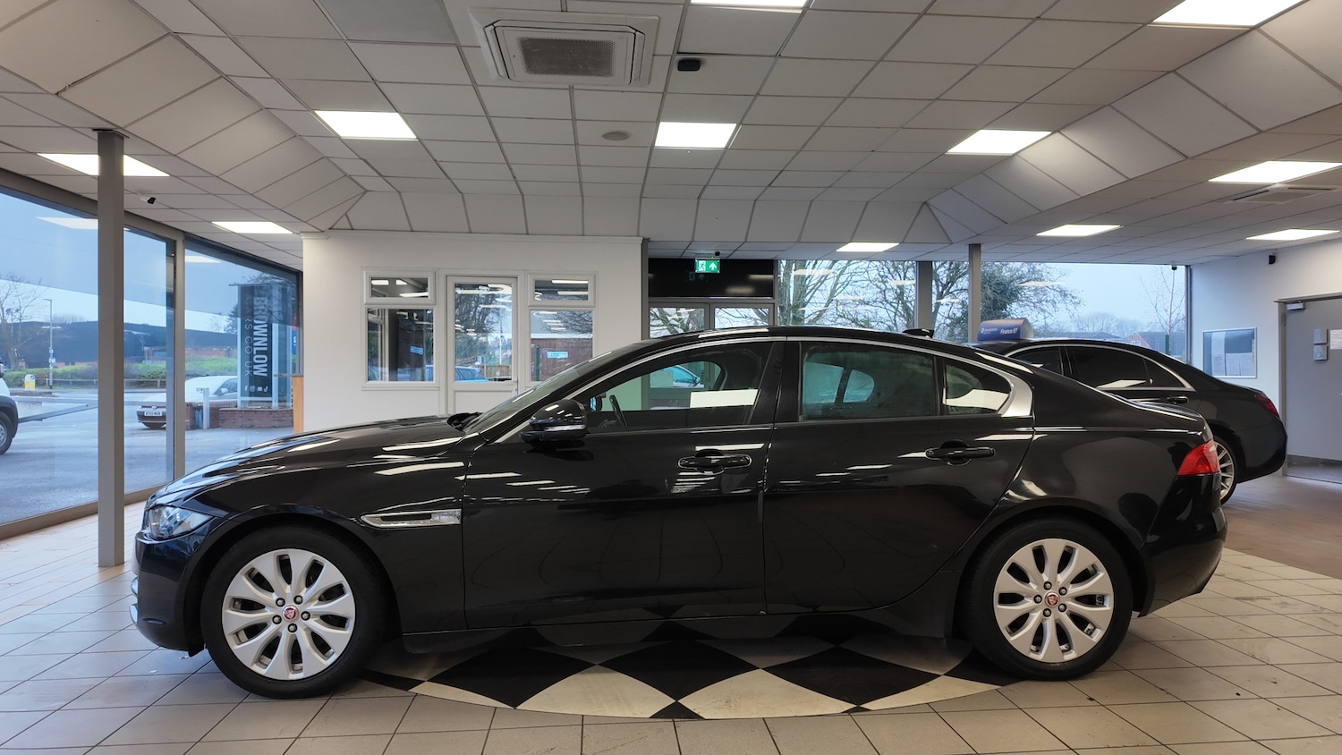 Used Jaguar XE 2017 for sale - 77352191: Photo 4