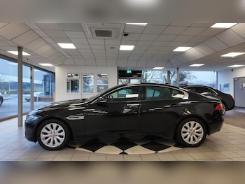 Used Jaguar XE 2017 for sale - 77352191: Photo