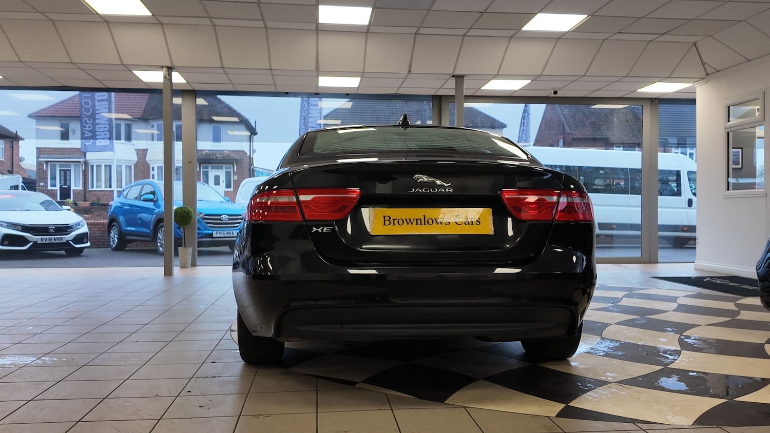 Used Jaguar XE 2017 for sale - 77352191: Photo 5