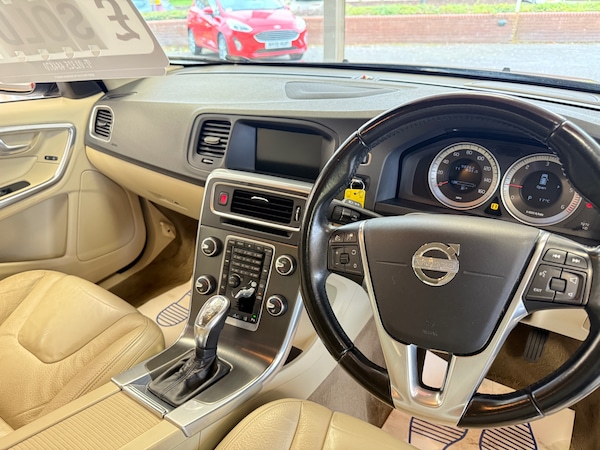 Used Volvo V60 2013 for sale - 76230510: Photo 15