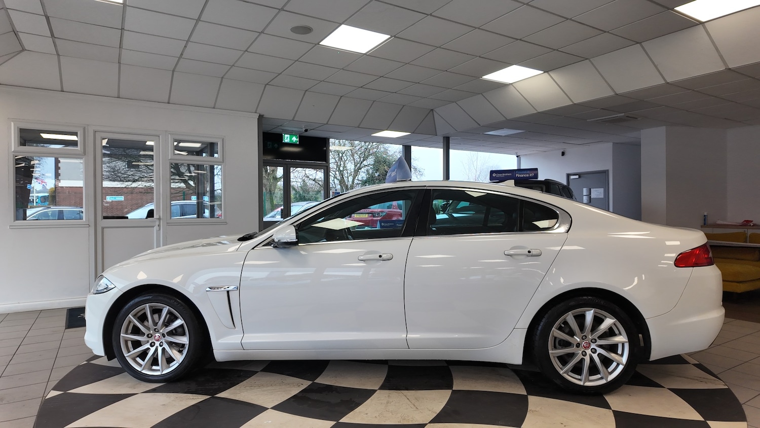 Used Jaguar XF 2014 for sale - 76791584: Photo 4